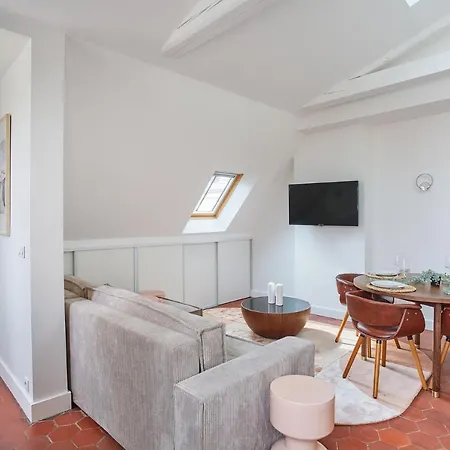 Montaigne George V By Prestige París